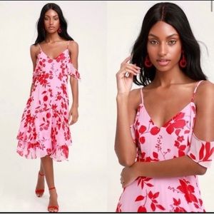 NWT LuLus dress great for a spring wedding! I am a 32 DDD and it doesn’t fit